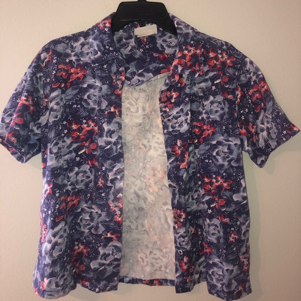 Jaclyn Smith button you shirt